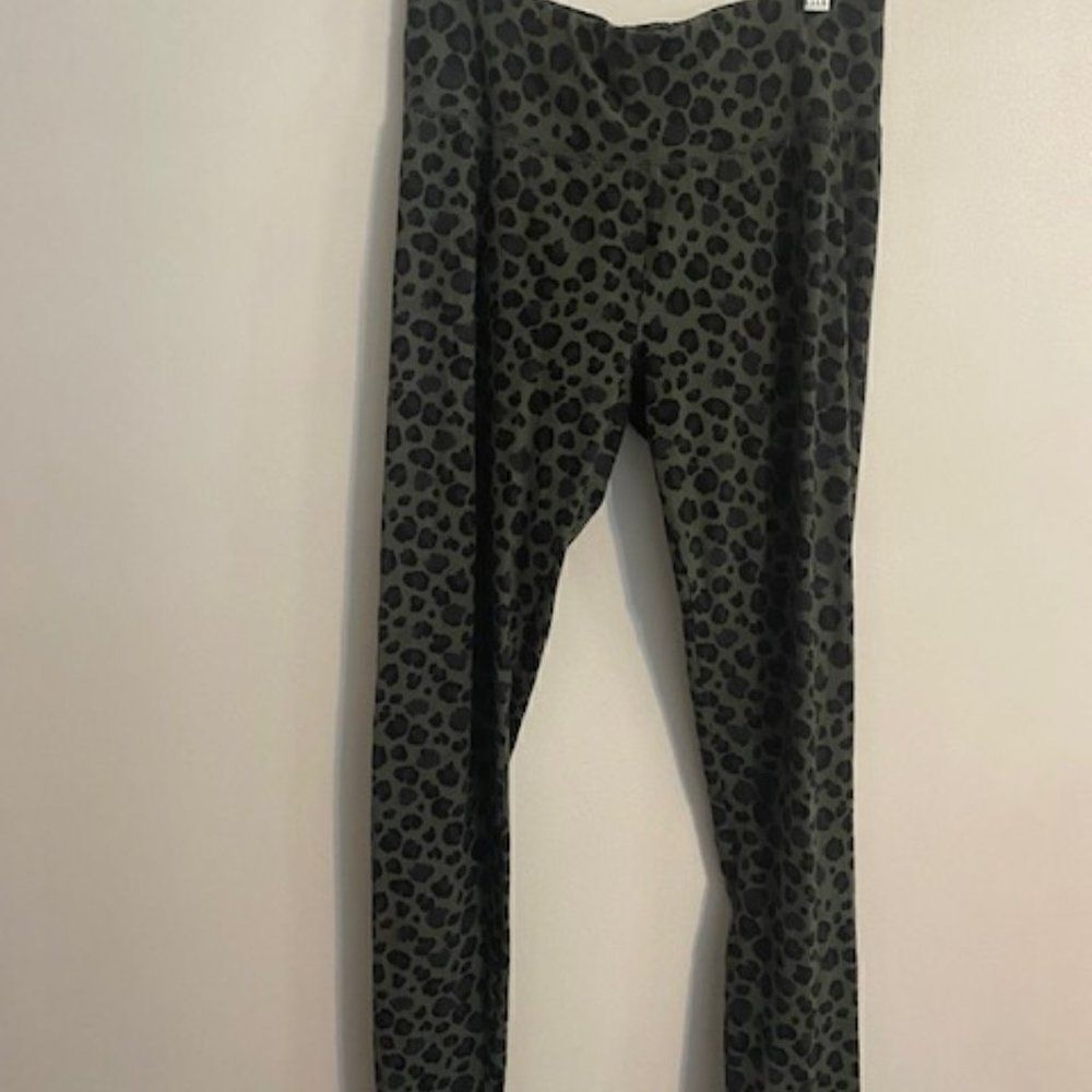 bcg Camouflage Black/Green leggings, size L